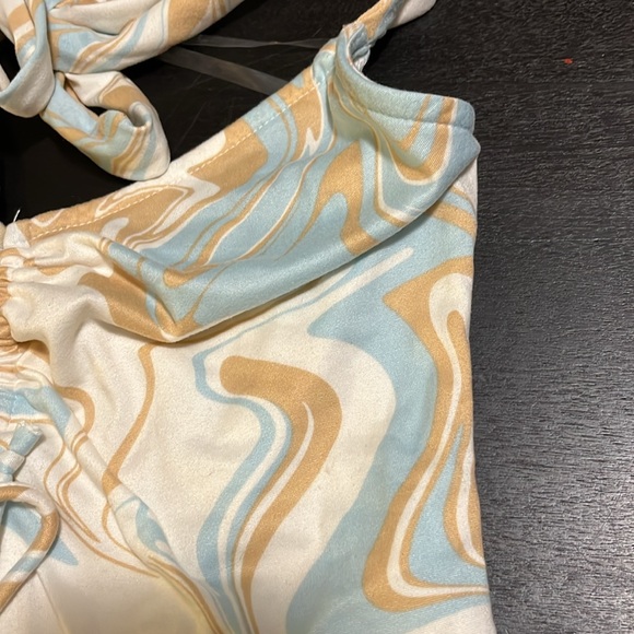 Halter top - Picture 2 of 3